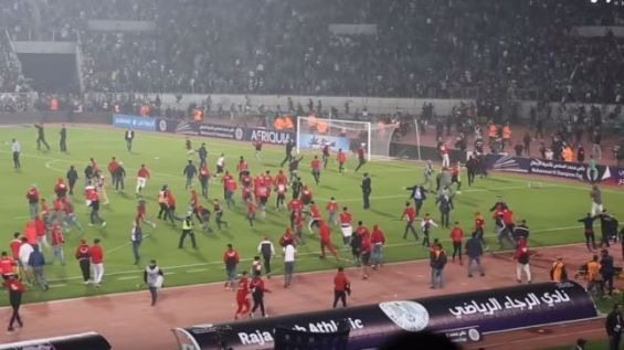 ديربي الرجاء والوداد: توقيف عدد من الأشخاص وحجز مجموعة من الأسلحة البيضاء