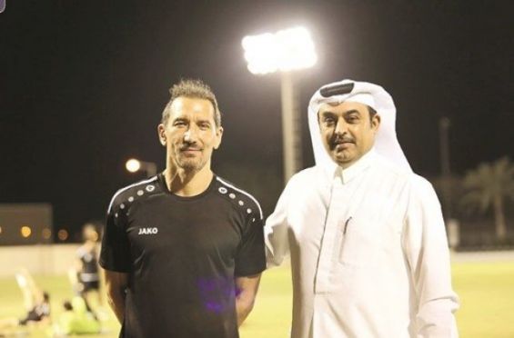 نادي أم صلال القطري يتعاقد رسميا مع المدرب المغربي عزيز بن عسكر