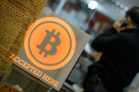 عملة “بيتكوين” الافتراضية تتخطى 10 آلاف دولار