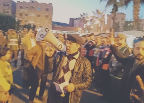 خنيفرة.. حقوقيون يحتجون للمطالبة بإطلاق سراح الناشط “بودا” وسط تطويق أمني-صور