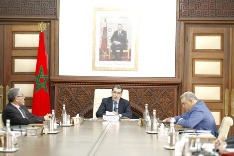 الحكومة تُقر قانوناً جديداً لردع سلوكات المغاربة على “فايسبوك”