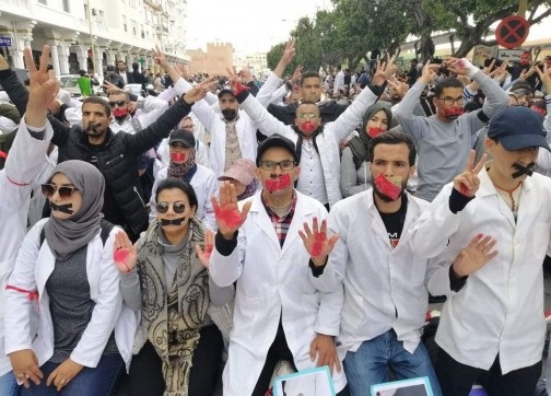 رغم توجيهات منع التجمعات بسبب “كورونا”.. الأساتذة يعلنون عن شهر ساخن بالاحتجاجات