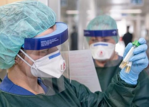 لوقف جائحة كورونا.. فتح باب التطوع للعمل في المستشفيات أمام الأطباء والممرضين