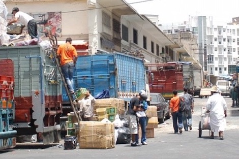 تجار درب عمر يواجهون “كورونا” بإعانة المياومين
