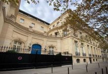 كواليس شراء الملك محمد السادس لفندق في باريس