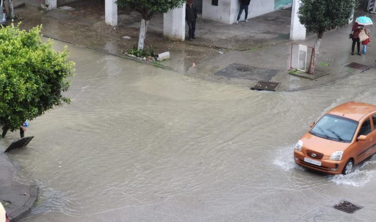 الفيضانات تغرق شوارع طنجة وتتسبب في خسائر بشرية ومادية