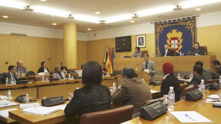 حزب إسباني يطالب بالاعتراف باللغة العربية لسبتة‎