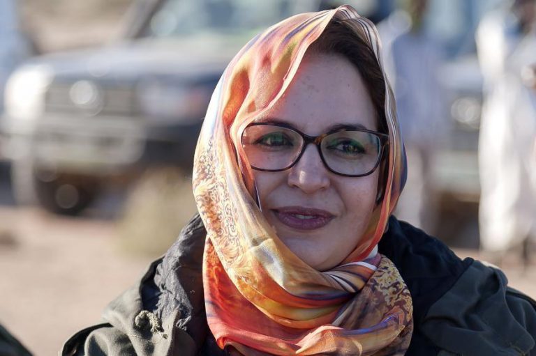 هيومن رايتس ووتش: قوات الأمن المغربية تراقب ناشطة موالية للبوليساريو بشكل دائم ببوجدور