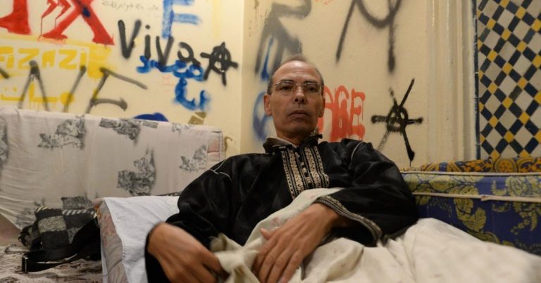 لجنة التضامن مع منجب تؤكد أن حياته في خطر وتطالب بإطلاق سراحه