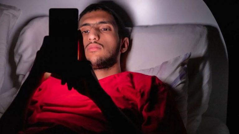 ما السر وراء رغبتنا الجامحة في مطالعة الأخبار السلبية؟
