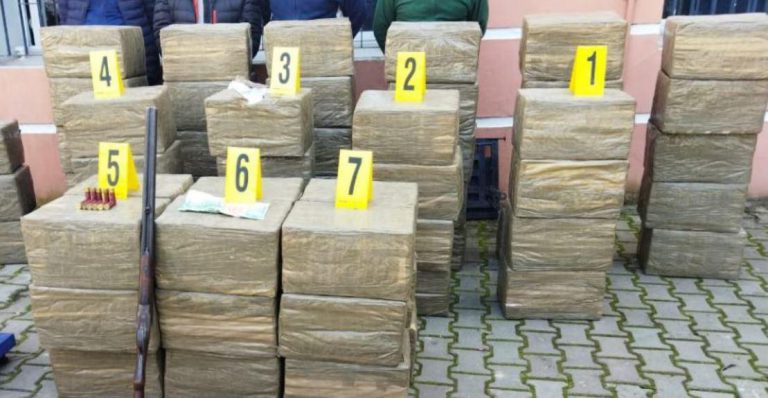القنيطرة: حجز طنين و10 كلغ من مخدر الشيرا وتوقيف أربعة أشخاص يشتبه في ارتباطهم بشبكة إجرامية تنشط في التهريب الدولي للمخدرات