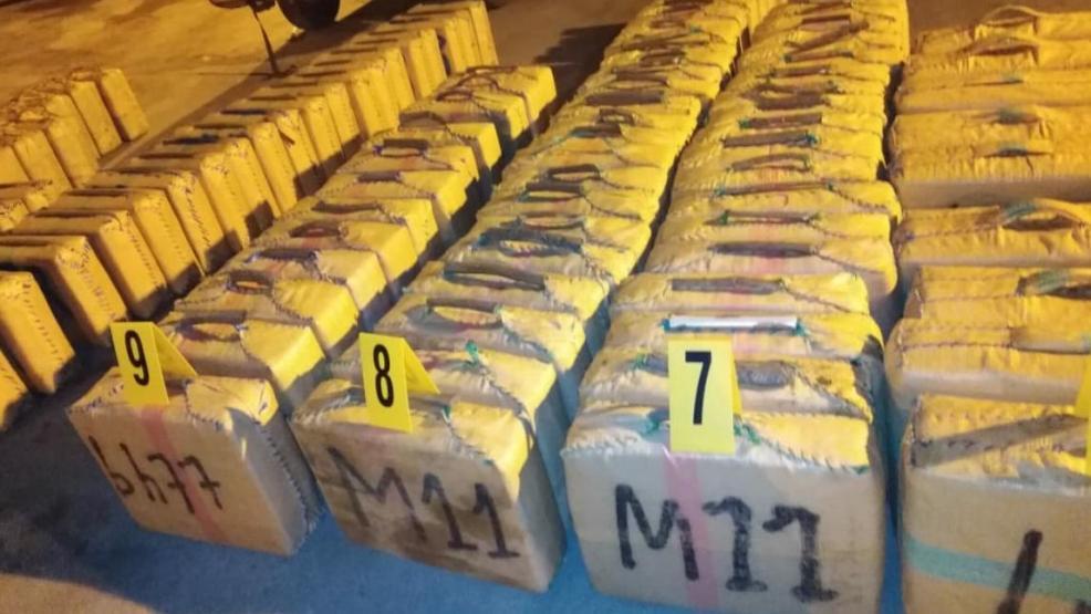 طنجة: حجز طن و354 كلغ من مخدر الشيرا وتوقيف تسعة أشخاص للاشتباه في ارتباطهم بشبكة للتهريب الدولي للمخدرات طنجة: حجز طن و354 كلغ من مخدر الشيرا وتوقيف تسعة أشخاص للاشتباه في ارتباطهم بشبكة للتهريب الدولي للمخدرات