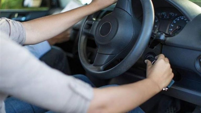 عادة شائعة تقضي على محرك السيارة