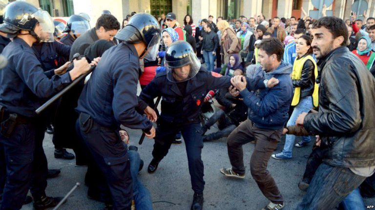 تقرير: المغرب يعيش ردة حقوقية والأحزاب تُساير رغبات النظام السياسي على حساب منطلقاتها ومبادئها