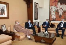 رئيس الحكومة يلتقي قادة أحزاب المعارضة رئيس الحكومة يلتقي قادة أحزاب المعارضة