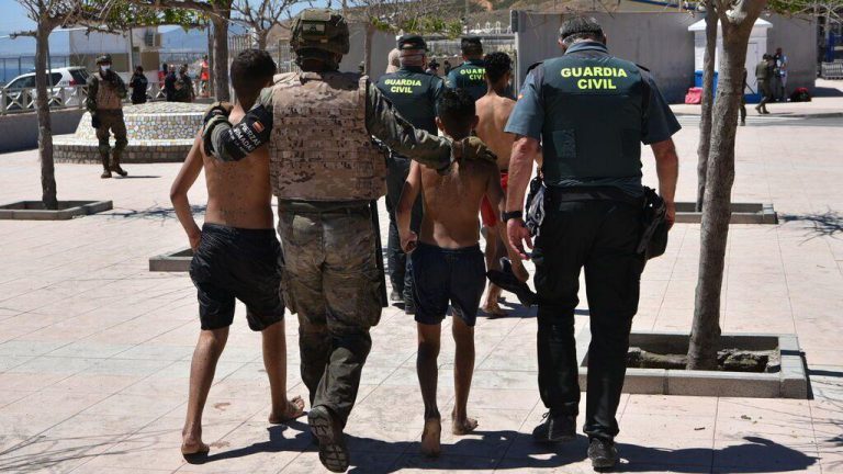 إعادة 6500 مهاجر مغربي من سبتة