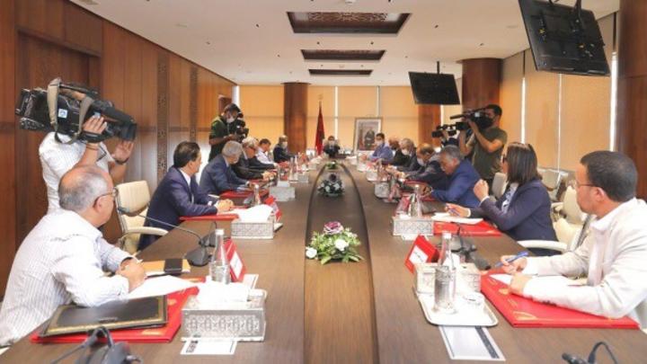 العثماني والأحزاب المغربية يتهمون إسبانيا بافتعال المشاكل ومعاكسة جهود المغرب في ترسيخ وحدته الترابية العثماني والأحزاب المغربية يتهمون إسبانيا بافتعال المشاكل ومعاكسة جهود المغرب في ترسيخ وحدته الترابية
