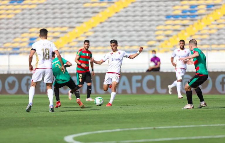 إيقاف لاعبين من مولودية الجزائر وتغريم النادي بسبب الاعتداء على الحكم خلال مباراته مع الوداد البيضاوي