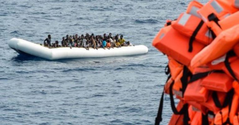 طانطان: إنقاذ 35 مرشحا للهجرة غير النظامية منهم نساء حوامل وطفلان ينحدرون من إفريقيا جنوب الصحراء