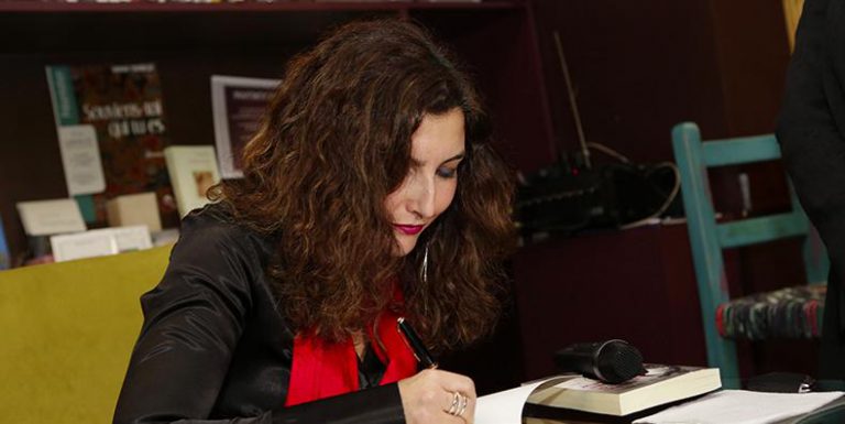 المغربية لبنى السراج تفوز بجائزة أورانج للكتاب بإفريقيا