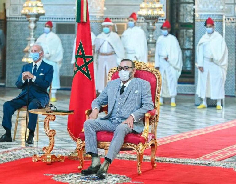 الملك محمد السادس يترأس حفل توقيع اتفاقيات تصنيع وتعبئة اللقاح المضاد لفيروس كورونا بالمغرب