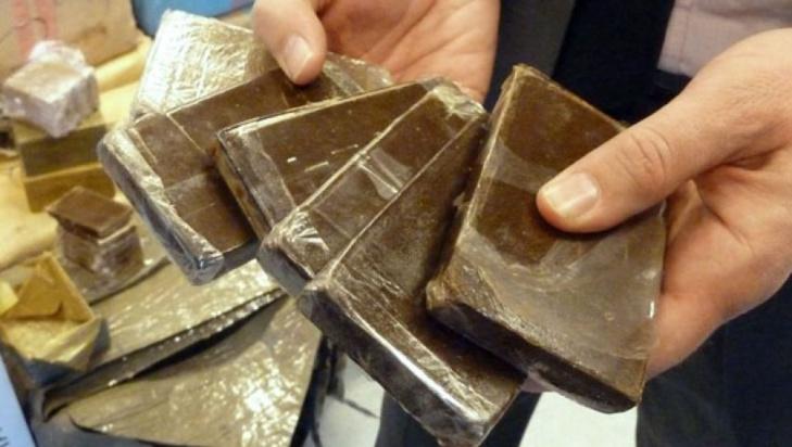حجز 5 أطنان و820 كلغ من مخدر الشيرا وتوقيف ستة أشخاص على مستوى الشريط الطرقي الدار البيضاء - بوزنيقة حجز 5 أطنان و820 كلغ من مخدر الشيرا وتوقيف ستة أشخاص على مستوى الشريط الطرقي الدار البيضاء - بوزنيقة