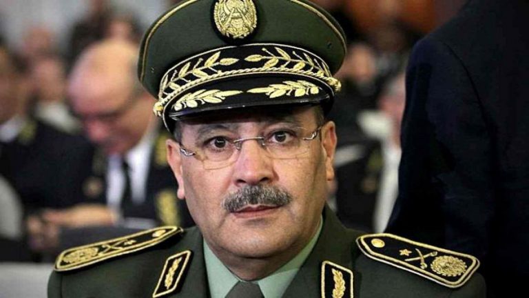 فرّ بمعلومات استخباراتية.. قائد الدرك الجزائري السابق يشتري جواز سفر “فانواتو”