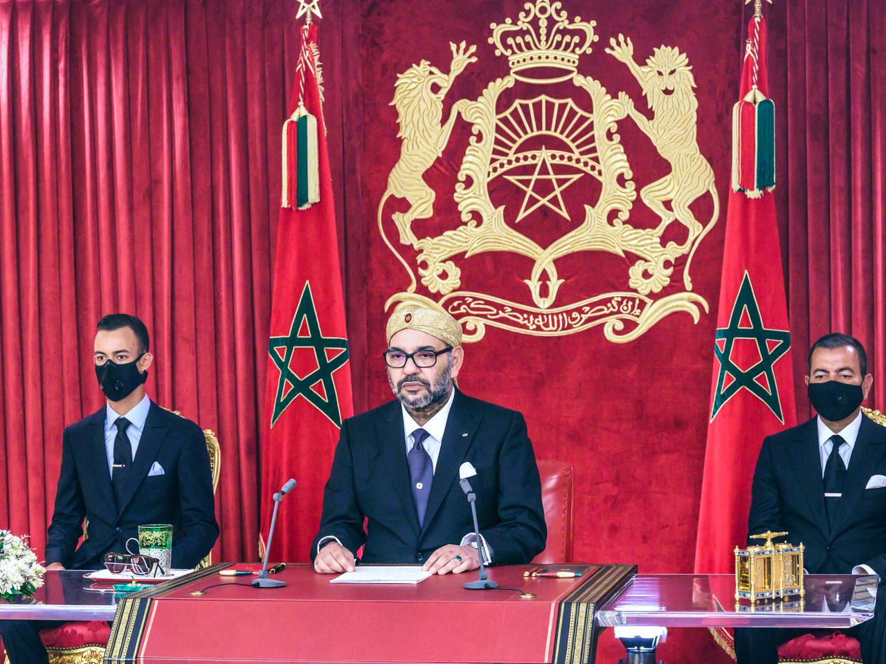 الملك محمد السادس: أؤكد لأشقائنا في الجزائر بأن الشر والمشاكل لن تأتيكم أبدا من المغرب وأدعو الرئيس الجزائري للعمل سويا الملك محمد السادس: أؤكد لأشقائنا في الجزائر بأن الشر والمشاكل لن تأتيكم أبدا من المغرب وأدعو الرئيس الجزائري للعمل سويا