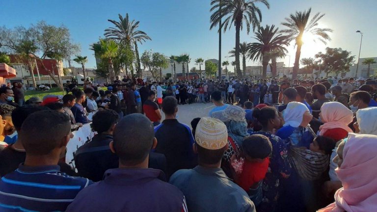 مظاهرات وغضب بعد وفاة شاب أضرم النار في جسده احتجاجا على الحكرة