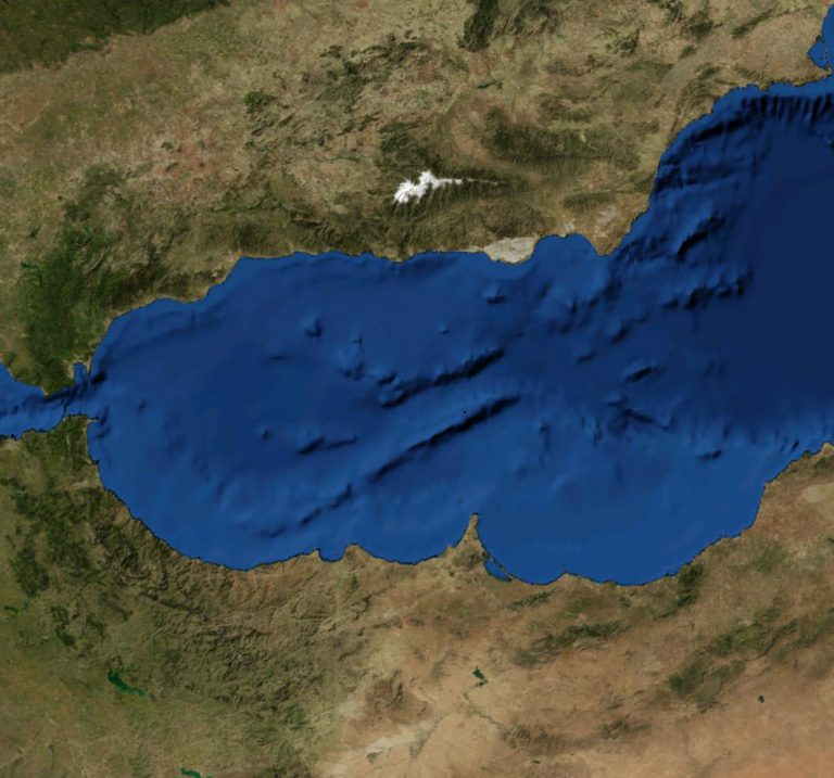 دراسة إسبانية: الأندلس وشمال المغرب أكثر عرضة لأمواج تسونامي مما كان يُعْتقد