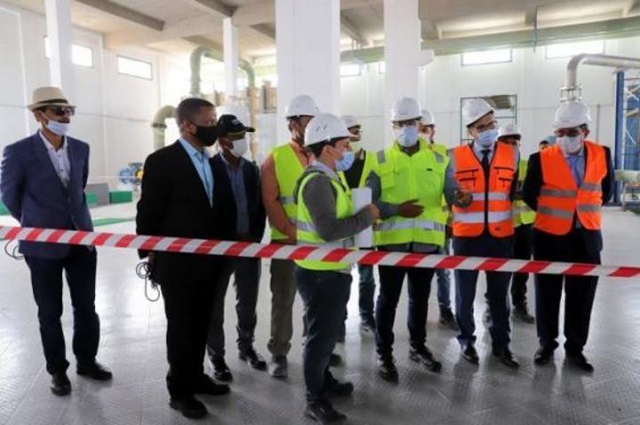 تفقد أشغال الاستعدادات الجارية بالمحطة الجديدة لتحلية ماء البحر بالعيون للدخول في مرحلة التجارب الأولية واستغلالها قبل نهاية سنة 2021 تفقد أشغال الاستعدادات الجارية بالمحطة الجديدة لتحلية ماء البحر بالعيون للدخول في مرحلة التجارب الأولية واستغلالها قبل نهاية سنة 2021