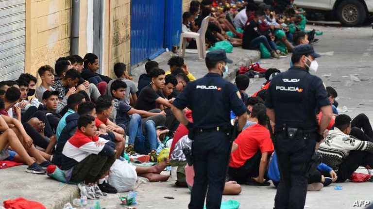 القضاء الإسباني يحقق في عملية ترحيل قاصرين إلى المغرب