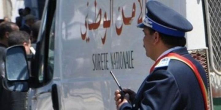 الدار البيضاء: فتح بحث قضائي مع شرطي واثنين من أبنائه يشتبه في تورطهم في قضية تتعلق بعدم الامتثال وعرض مفرقعات وشهب نارية مهربة للبيع الدار البيضاء: فتح بحث قضائي مع شرطي واثنين من أبنائه يشتبه في تورطهم في قضية تتعلق بعدم الامتثال وعرض مفرقعات وشهب نارية مهربة للبيع