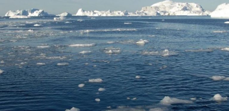 هطول الأمطار على قمة الغطاء الجليدي في غرينلاند لأول مرة في التاريخ