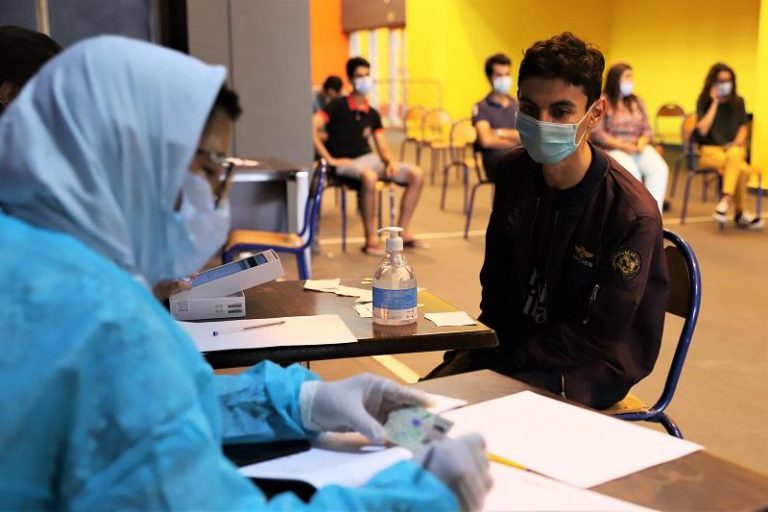 فيروس كورونا: الغموض يسود عملية تلقيح التلاميذ ما بين 12 و17 سنة