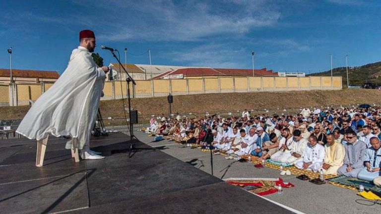 سبتة: فوكس يسعى لمنع الأئمة الذين يخدمون المغرب من ممارسة المهنة