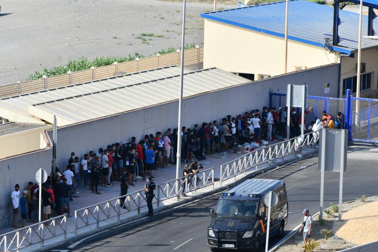 1600 مغربي تقدموا بطلبات لجوء في سبتة منذ ماي