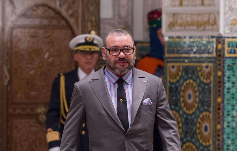 العاهل المغربي يعزي الرئيس الجزائري بوفاة بن صالح