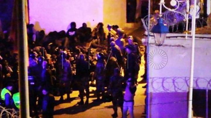 المغرب يحبط محاولة دخول مئات المهاجرين من دول إفريقيا جنوب الصحراء إلى سبتة