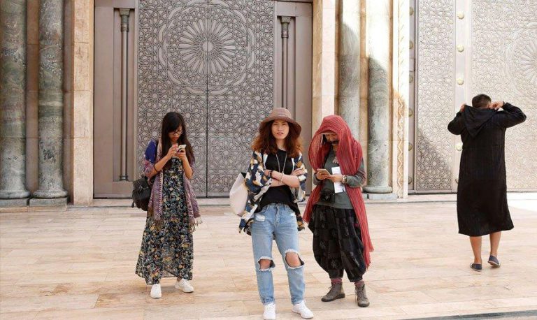 سياح عالقون في المغرب بعد تعليق الرحلات الجوية مع 3 بلدان
