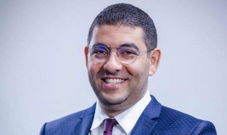 وزير مغربي يرد على معارضي جواز التطعيم