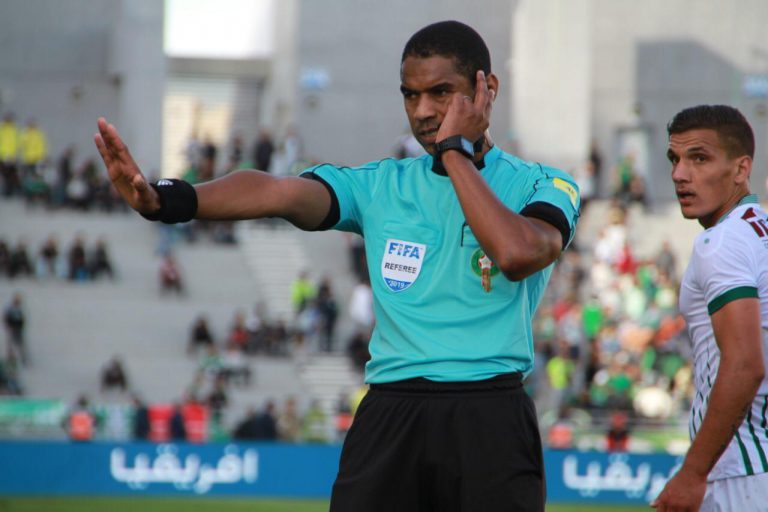 الاتحاد الجزائري لكرة القدم يعترض على تعيين حكم مغربي لمباراة بوركينافاسو والنيجر