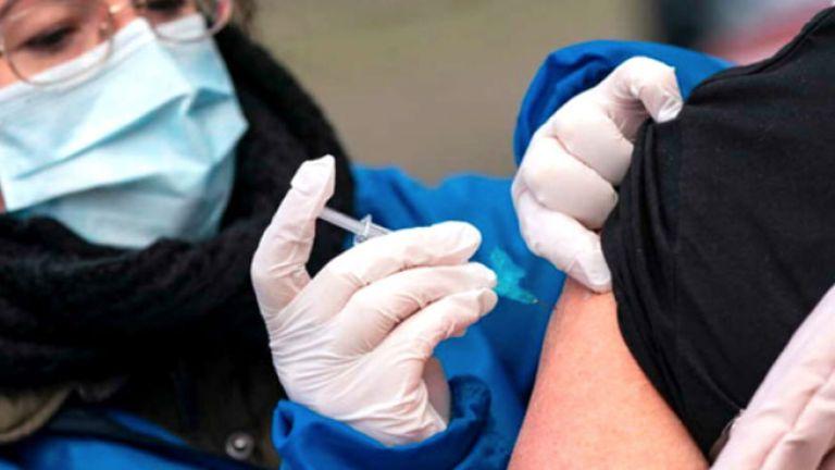 فيروس كورونا: نسبة التلاميذ الملقحين بالجرعة الأولى في المغرب بلغ 92 % وتراجع الإقبال على التلقيح لدى البالغين فيروس كورونا: نسبة التلاميذ الملقحين بالجرعة الأولى في المغرب بلغ 92 % وتراجع الإقبال على التلقيح لدى البالغين