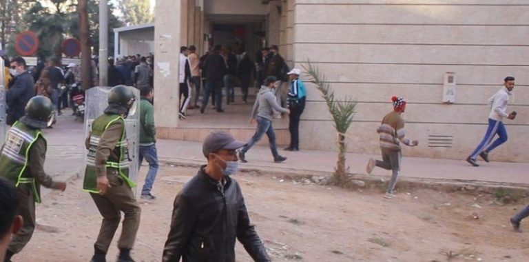 اعتقالات في صفوف المحتجين ضد جواز التلقيح بأكادير وطنجة