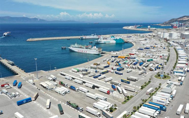 طنجة المتوسط : رقمنة كامل إجراءات العبور المينائي لأنشطة الحاويات وشاحنات النقل الدولي ابتداء من 15 نونبر
