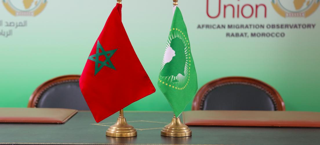 الجنرال دوكور دارمي المفتش العام للقوات المسلحة الملكية وقائد المنطقة الجنوبية يستقبل المفوض المكلف بالشؤون السياسية والسلم والأمن بالاتحاد الإفريقي الجنرال دوكور دارمي المفتش العام للقوات المسلحة الملكية وقائد المنطقة الجنوبية يستقبل المفوض المكلف بالشؤون السياسية والسلم والأمن بالاتحاد الإفريقي