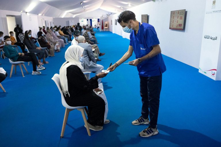 فيروس كورونا: اللجنة العلمية الموسعة تدعو إلى الإنخراط بكثافة في حملة التلقيح
