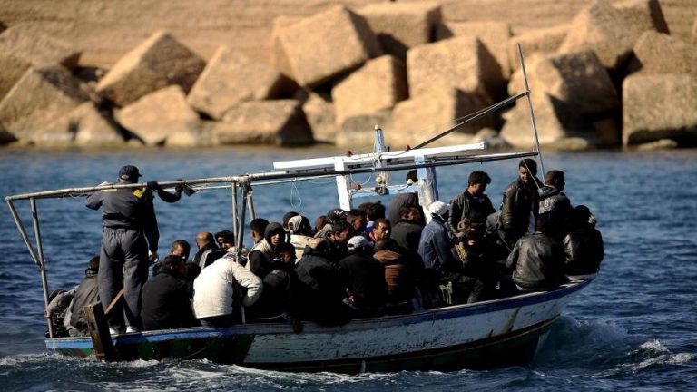 مصدر عسكري: البحرية الملكية قدمت المساعدة لـ147 مرشحا للهجرة غير النظامية ليلة 21 إلى 22 نونبر