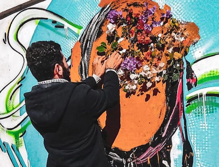تشويه جدارية لامرأة بزي أمازيغي بالحسيمة وصاحبها يتعهد بإعادة رسمها