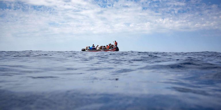 إنقاذ 12 قاصرا مغربيا بمياه مضيق جبل طارق